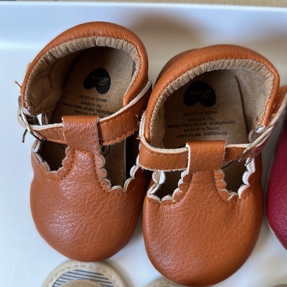 LOT of 4 pairs of baby shoes. EUC - Picture 3 of 6